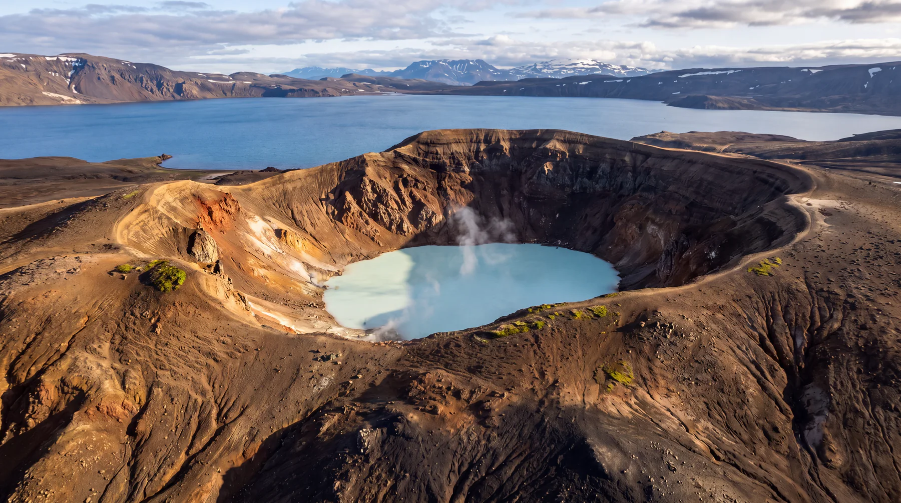Caldera floor wide
